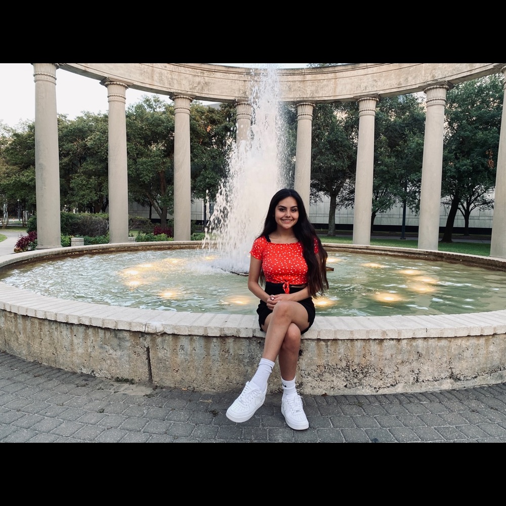 Meet your Posher, Monica